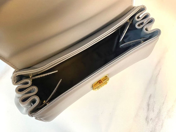 スーパーコピーブランドバッグ角部分ディテール